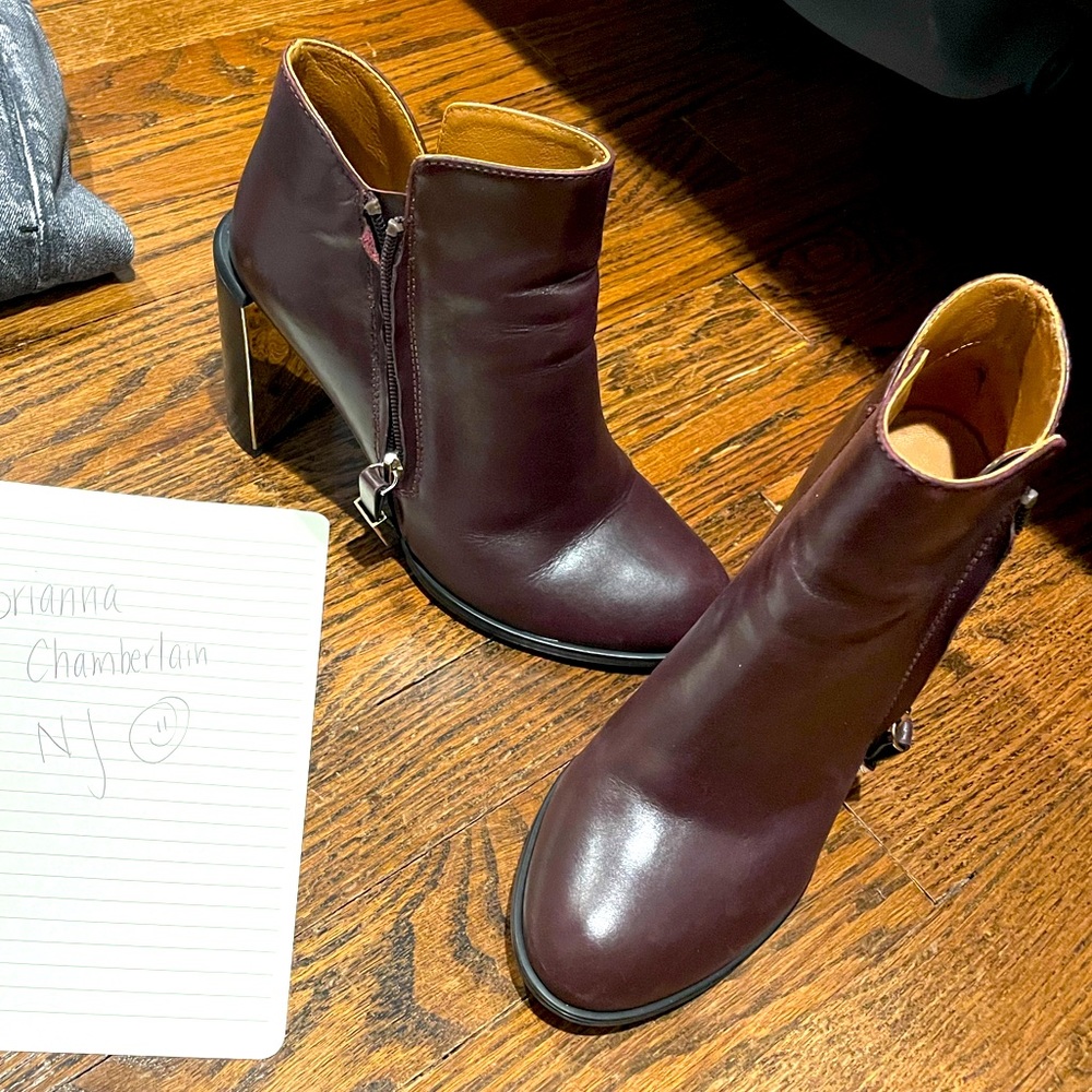 💜 Gorgeous See by Chloe leather ankle boots with gold mirror heel